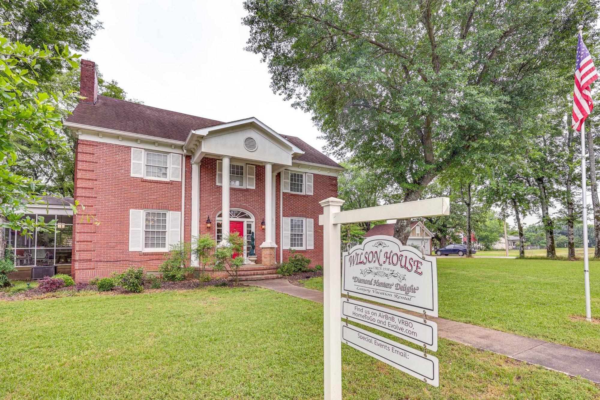 Delightful Retreat With Fireplace And Large Yard! Exterior foto