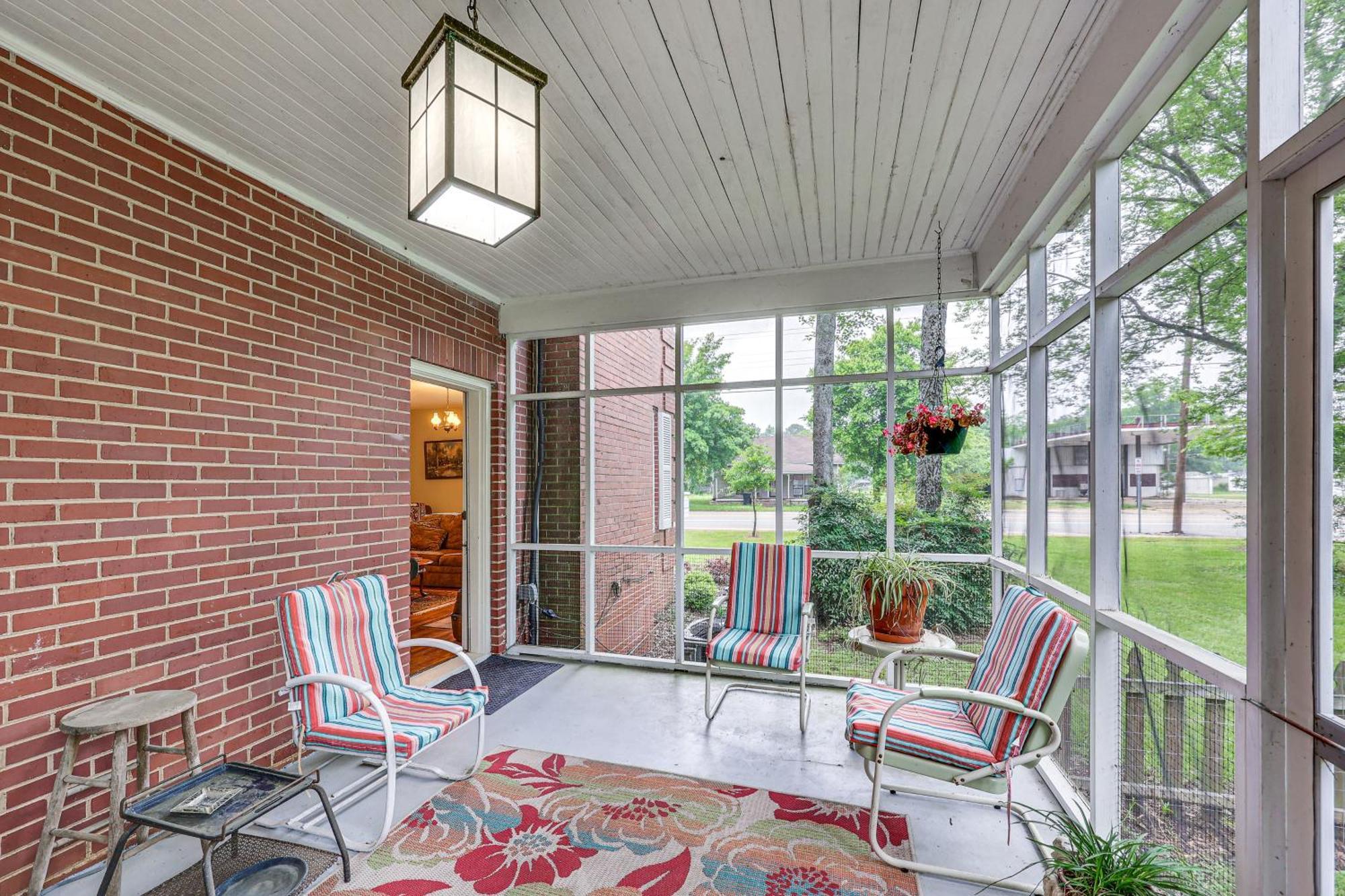 Delightful Retreat With Fireplace And Large Yard! Exterior foto