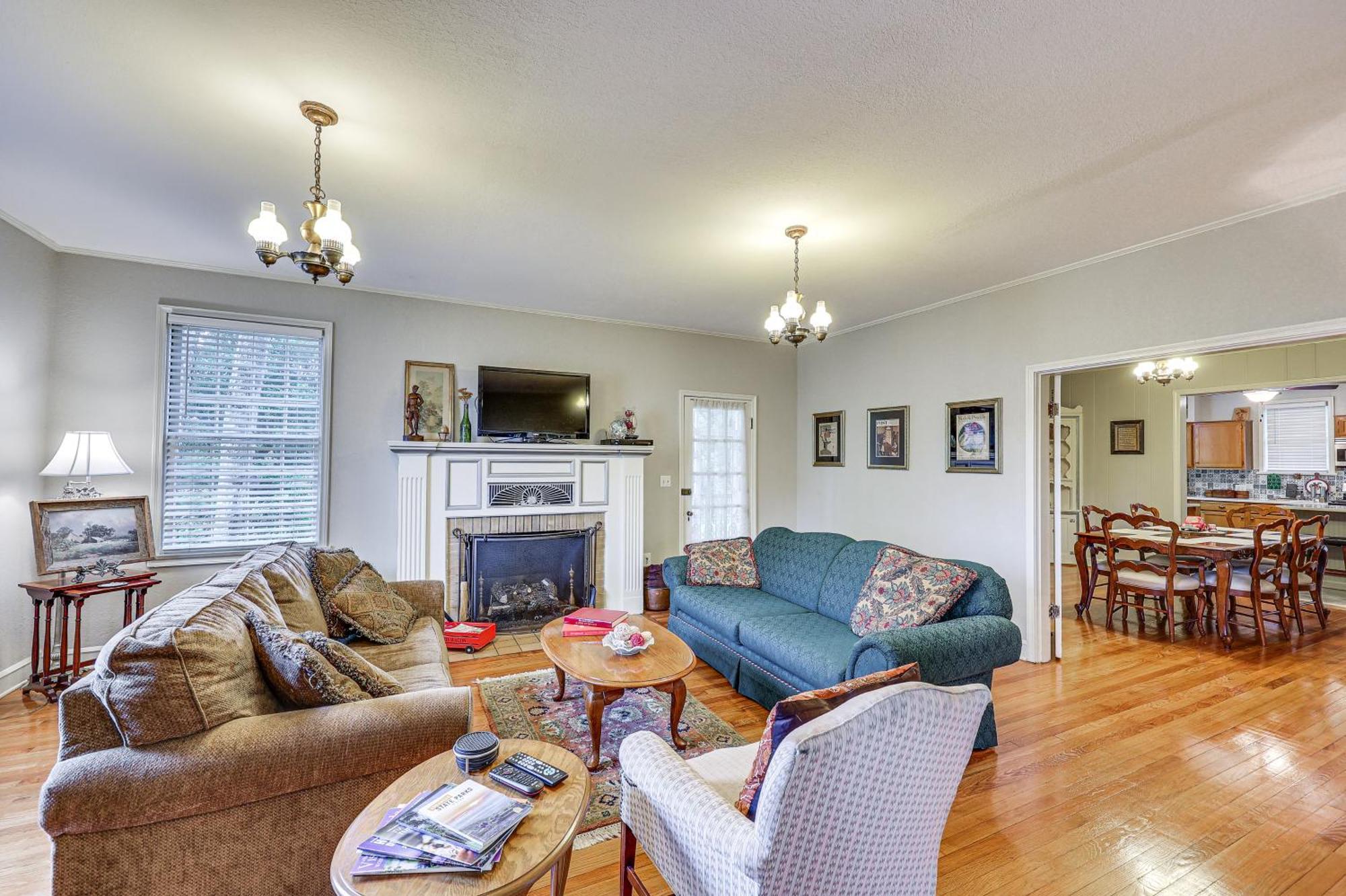 Delightful Retreat With Fireplace And Large Yard! Exterior foto