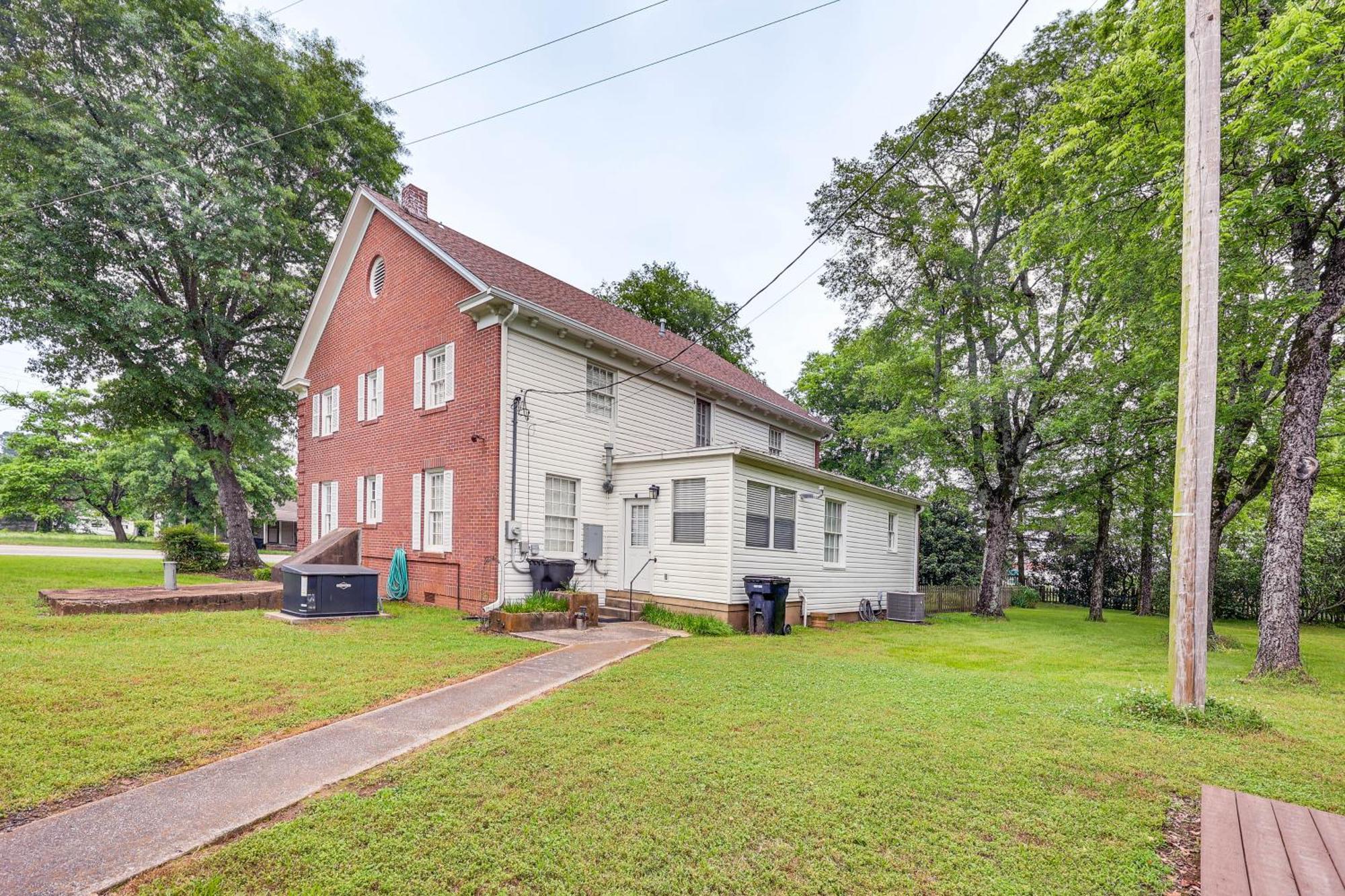 Delightful Retreat With Fireplace And Large Yard! Exterior foto